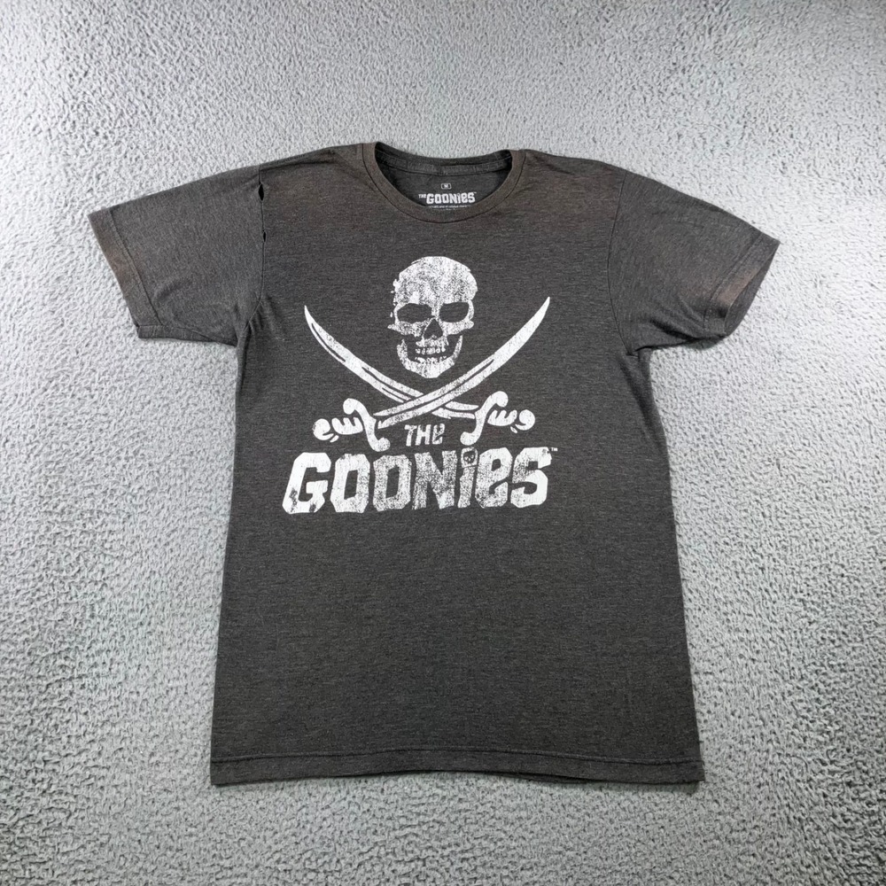 The Goonies T-Shirt Mens M Gray Skull Crossbones Distressed Sun Faded S/S Grunge